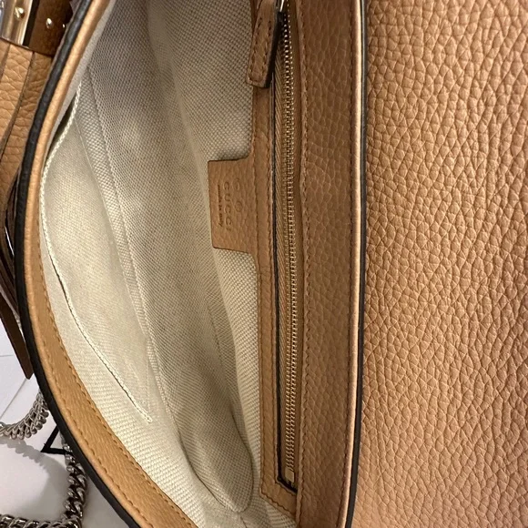 GUCCI, Tan, Beige Pebbled Calfskin Medium Soho Flap Crossbody Bag - Picture 6 of 7